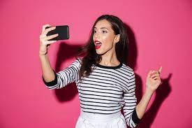 Read more about the article Tips Mengambil Foto Selfie yang Cantik dan Natural dengan Kamera Handphone